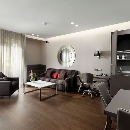 Holiday Suites Aten Exteriör bild