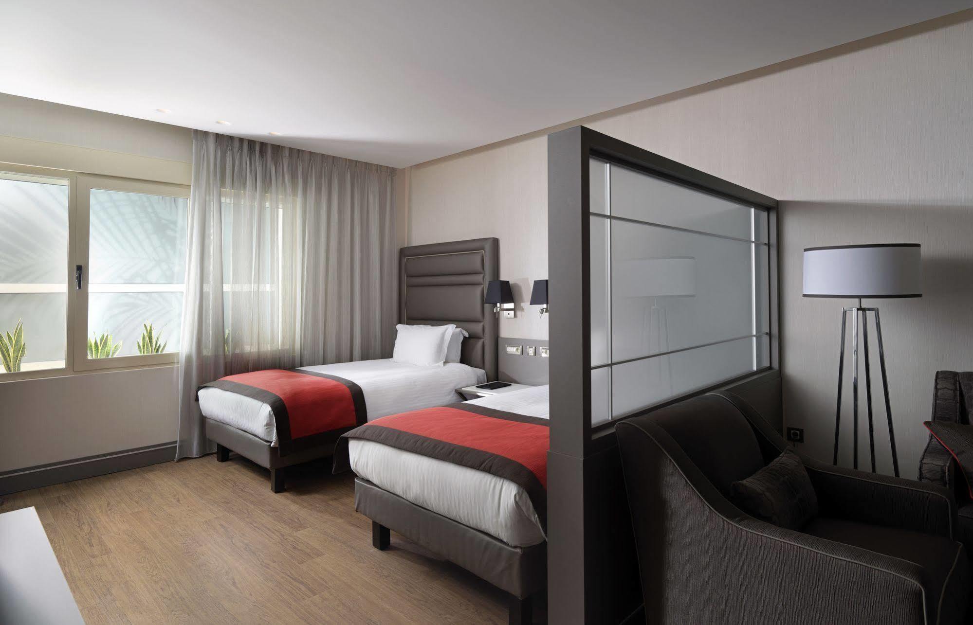 Holiday Suites Aten Exteriör bild